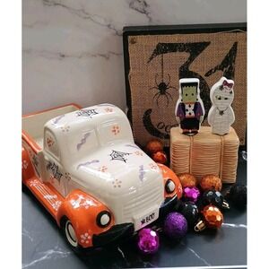 NEW Temptations Halloween Truck with Hay Bale and Spreaders Boofetti‎